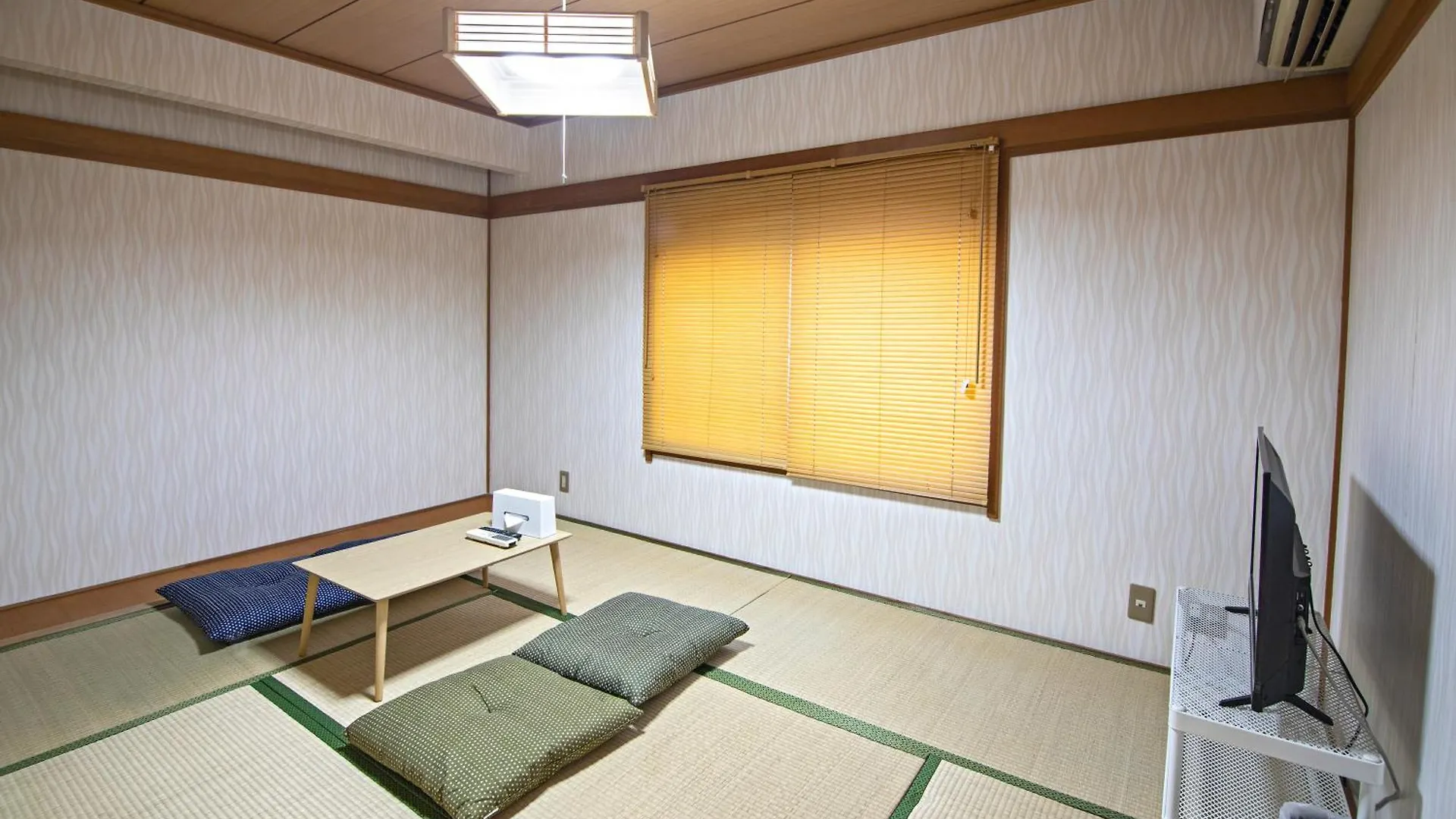 Willa - Miyu Tsuruno 鶴野 - 新深江駅 Osaka 0*,  Japonia